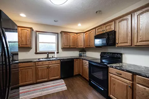 Kitchen - 6300 Plateau Dr, Springfield, OH 45502 photo 2 of 2