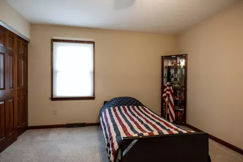 Bedroom - 6300 Plateau Dr, Springfield, OH 45502 photo 2 of 5