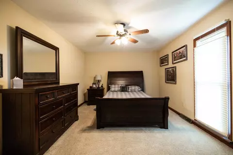Bedroom - 6300 Plateau Dr, Springfield, OH 45502 photo 4 of 5