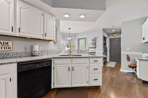 Kitchen - 1084 Kingsgate Rd, Springfield, OH 45503 photo 5 of 6