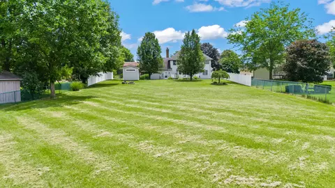 Exterior - 1084 Kingsgate Rd, Springfield, OH 45503 photo 3 of 6