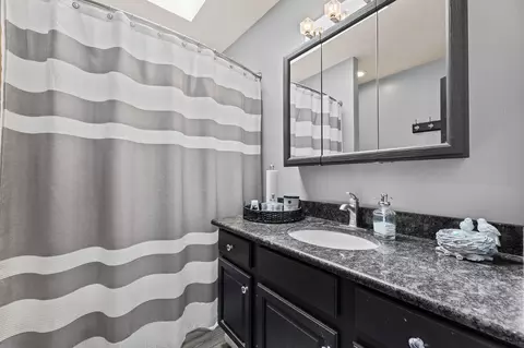 Bath - 1084 Kingsgate Rd, Springfield, OH 45503 photo 8 of 8