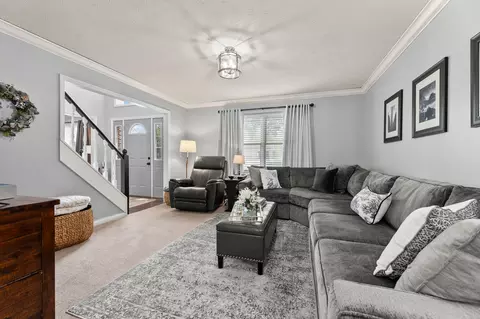 Living - 1084 Kingsgate Rd, Springfield, OH 45503 photo 2 of 3