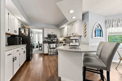 Kitchen - 1084 Kingsgate Rd, Springfield, OH 45503 photo 2 of 6