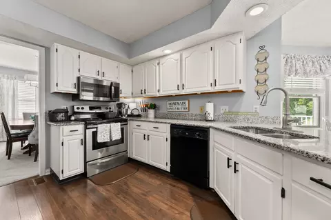 Kitchen - 1084 Kingsgate Rd, Springfield, OH 45503 photo 4 of 6