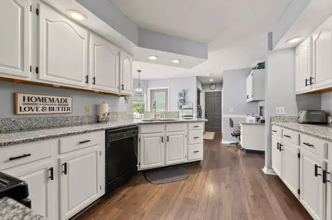 Kitchen - 1084 Kingsgate Rd, Springfield, OH 45503 photo 6 of 6