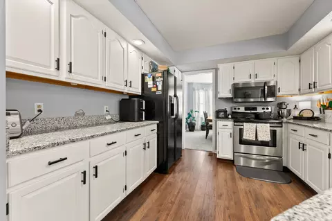 Kitchen - 1084 Kingsgate Rd, Springfield, OH 45503 photo 3 of 6