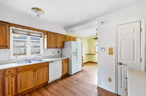 Kitchen - 508 N Broadmoor Blvd, Springfield, OH 45504 photo 1 of 5