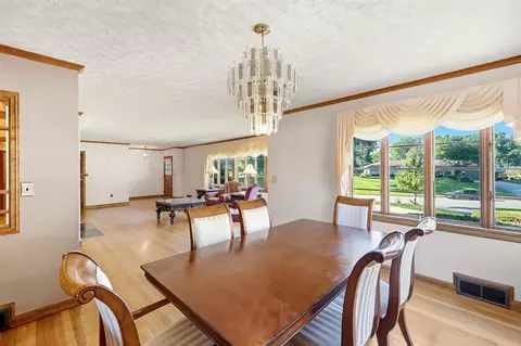 Dining - 508 N Broadmoor Blvd, Springfield, OH 45504 photo 2 of 2