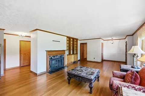 Living - 508 N Broadmoor Blvd, Springfield, OH 45504 photo 3 of 8