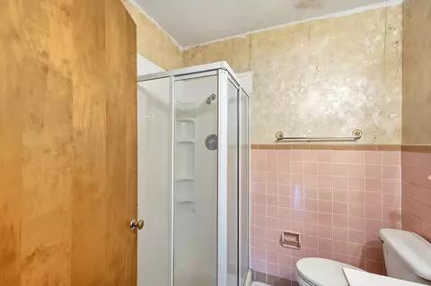 Bath - 508 N Broadmoor Blvd, Springfield, OH 45504 photo 3 of 3