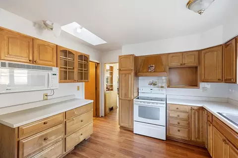 Kitchen - 508 N Broadmoor Blvd, Springfield, OH 45504 photo 2 of 5