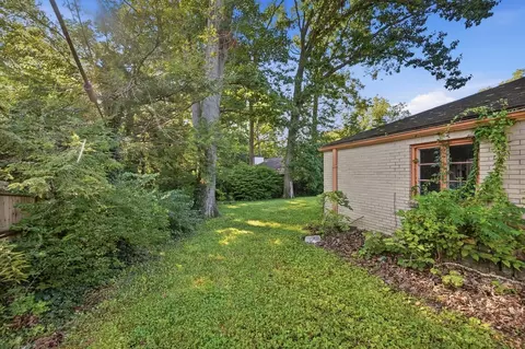 Exterior - 508 N Broadmoor Blvd, Springfield, OH 45504 photo 9 of 10