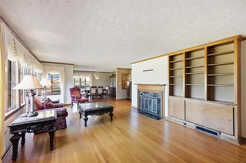 Living - 508 N Broadmoor Blvd, Springfield, OH 45504 photo 1 of 8