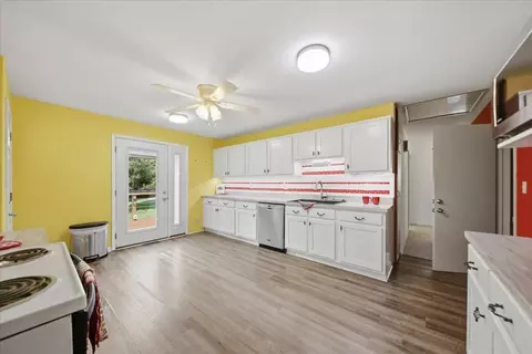 Kitchen - 786 Westchester Park Dr, Springfield, OH 45504 photo 1 of 3