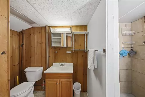 Bath - 786 Westchester Park Dr, Springfield, OH 45504 photo 5 of 7