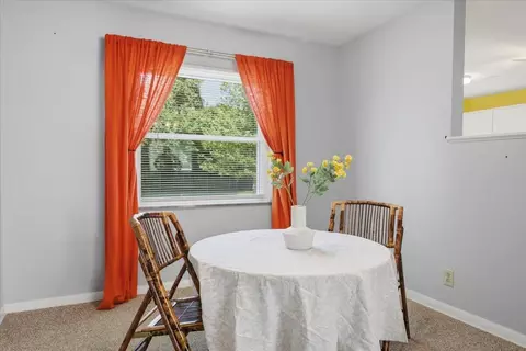 Dining - 786 Westchester Park Dr, Springfield, OH 45504 photo 2 of 3
