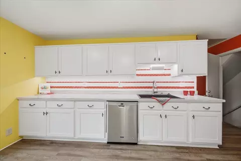 Kitchen - 786 Westchester Park Dr, Springfield, OH 45504 photo 2 of 3