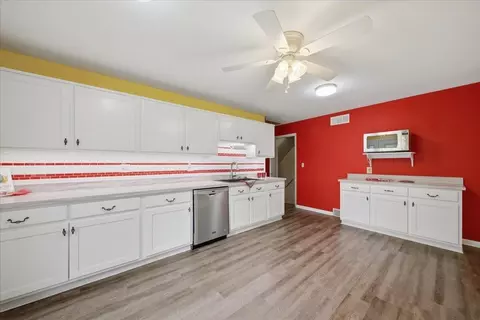 Kitchen - 786 Westchester Park Dr, Springfield, OH 45504 photo 3 of 3