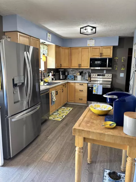 Kitchen - 5493 Beard Rd, Springfield, OH 45502 photo 2 of 4