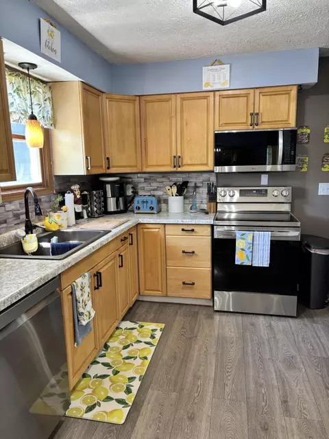 Kitchen - 5493 Beard Rd, Springfield, OH 45502 photo 1 of 4