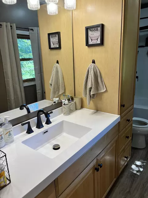 Bath - 5493 Beard Rd, Springfield, OH 45502 photo 4 of 6