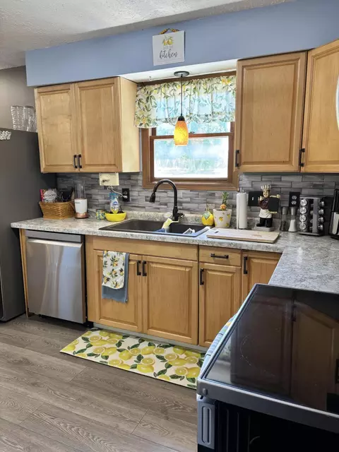 Kitchen - 5493 Beard Rd, Springfield, OH 45502 photo 4 of 4