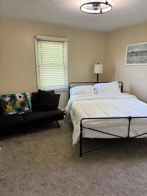 Bedroom - 5493 Beard Rd, Springfield, OH 45502 photo 1 of 4