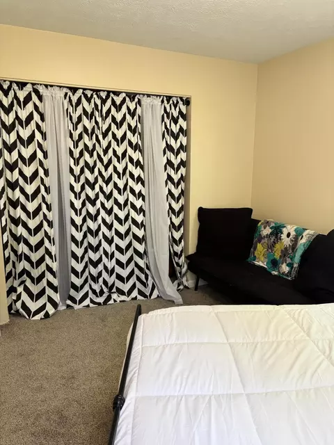 Bedroom - 5493 Beard Rd, Springfield, OH 45502 photo 2 of 4