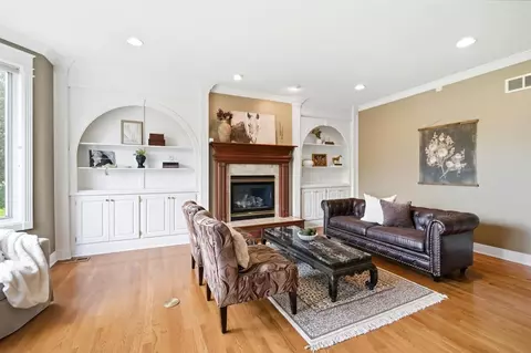 Living - 2638 Ballydoyle Dr, Springfield, OH 45503 photo 7 of 11