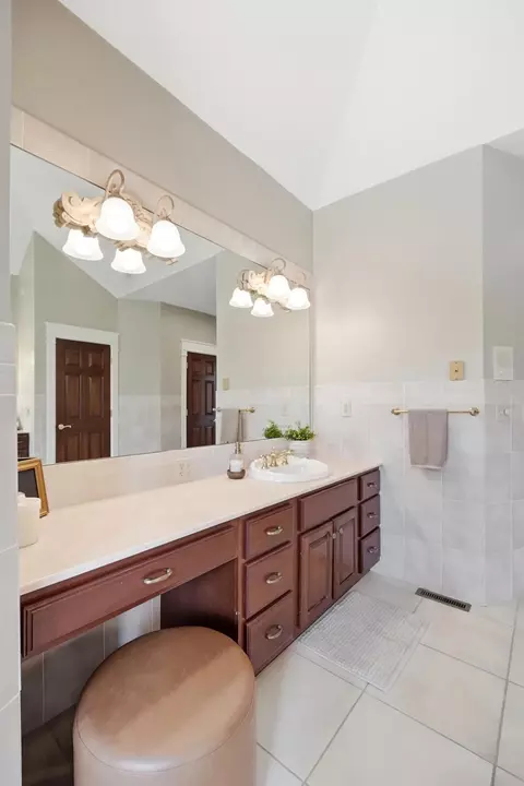 Bath - 2638 Ballydoyle Dr, Springfield, OH 45503 photo 4 of 22