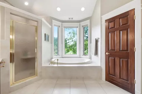 Bath - 2638 Ballydoyle Dr, Springfield, OH 45503 photo 7 of 22
