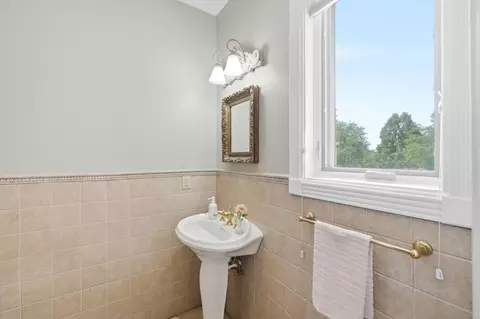 Bath - 2638 Ballydoyle Dr, Springfield, OH 45503 photo 12 of 22