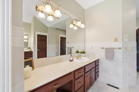 Bath - 2638 Ballydoyle Dr, Springfield, OH 45503 photo 3 of 22