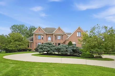 Exterior - 2638 Ballydoyle Dr, Springfield, OH 45503 photo 5 of 31
