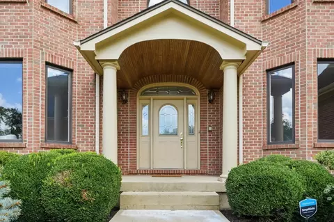 Exterior - 2638 Ballydoyle Dr, Springfield, OH 45503 photo 8 of 31