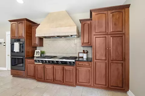 Kitchen - 2638 Ballydoyle Dr, Springfield, OH 45503 photo 6 of 15