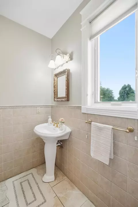 Bath - 2638 Ballydoyle Dr, Springfield, OH 45503 photo 13 of 22