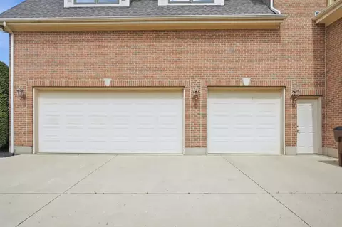 Exterior - 2638 Ballydoyle Dr, Springfield, OH 45503 photo 28 of 31