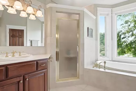 Bath - 2638 Ballydoyle Dr, Springfield, OH 45503 photo 9 of 22