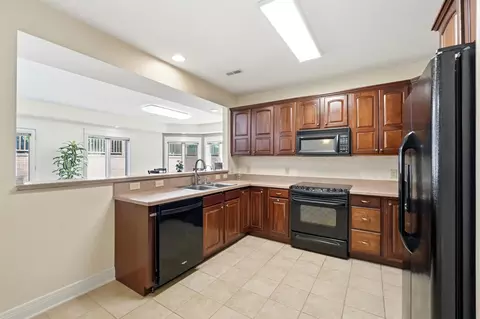 Kitchen - 2638 Ballydoyle Dr, Springfield, OH 45503 photo 12 of 15