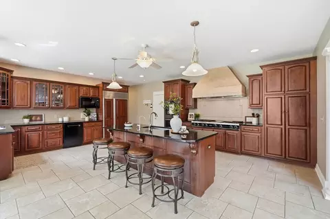 Kitchen - 2638 Ballydoyle Dr, Springfield, OH 45503 photo 2 of 15