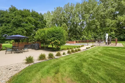 Exterior - 2638 Ballydoyle Dr, Springfield, OH 45503 photo 15 of 31