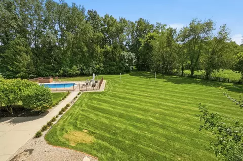 Exterior - 2638 Ballydoyle Dr, Springfield, OH 45503 photo 12 of 31