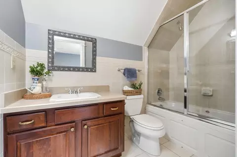 Bath - 2638 Ballydoyle Dr, Springfield, OH 45503 photo 17 of 22