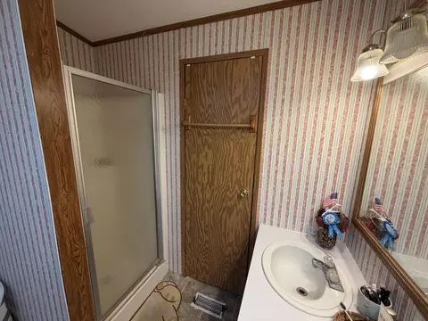 Bath - 1221 Hazel Nut Ln, Sidney, OH 45365 photo 5 of 7