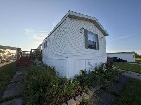 Exterior - 1221 Hazel Nut Ln, Sidney, OH 45365 photo 2 of 5