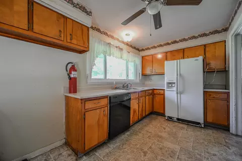 Kitchen - 2009 E Mile Rd, Springfield, OH 45503 photo 1 of 3
