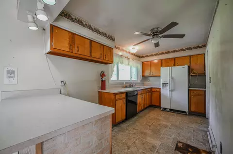 Kitchen - 2009 E Mile Rd, Springfield, OH 45503 photo 2 of 3