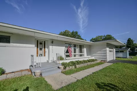 Exterior - 2009 E Mile Rd, Springfield, OH 45503 photo 2 of 8